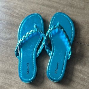 NWOT Abound flip flops